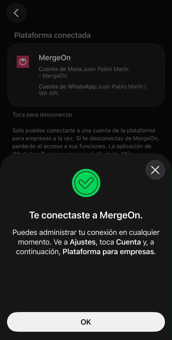 Pantalla de la app de WhatsApp Business confirmando "Te conectaste a MergeOn", con la cuenta de Meta y la cuenta de WhatsApp vinculadas